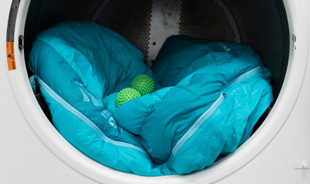 Guía para Lavar y Cuidar Tus Sacos de Dormir de Plumas y Sintéticos